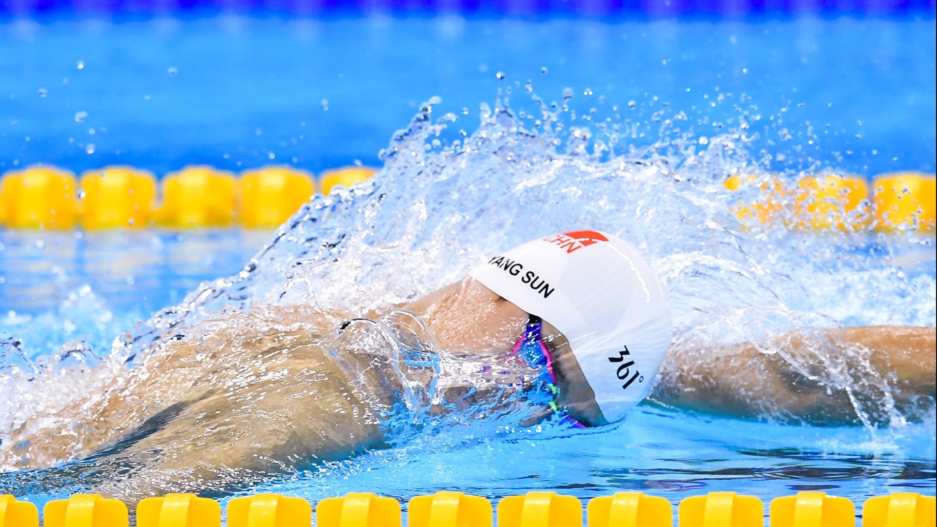 九游sports-拉文空接暴扣点燃主场氛围，拉文实战360度扣篮